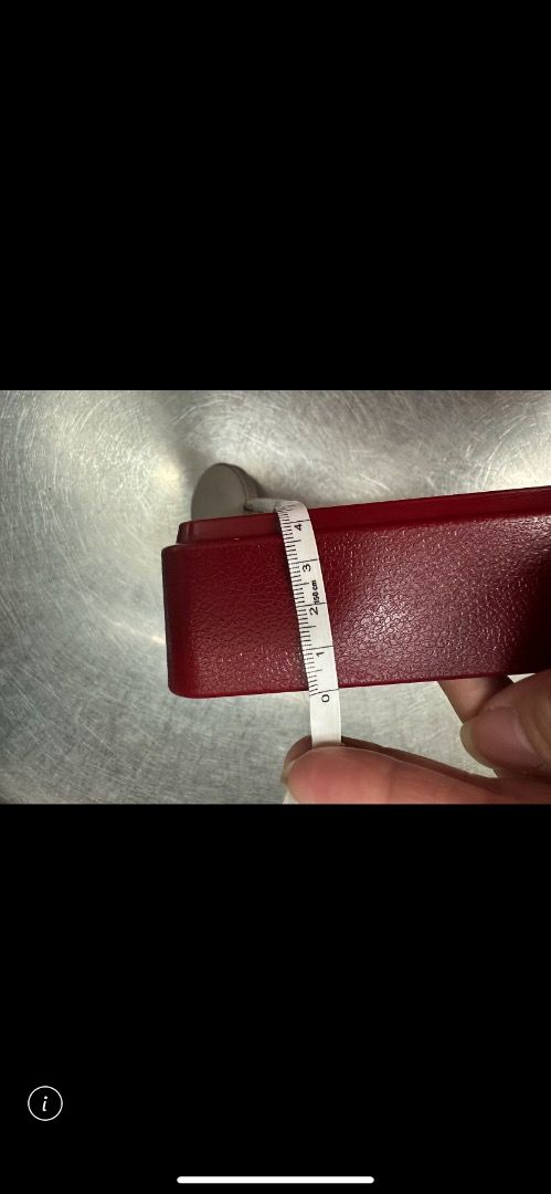 由 jason7512515699 (刊登 ID 1378112985，圖片 3) 提交，位於 台北市 (Taipei) 的 盤子 (類別：餐具和餐具)，說明：2種各100個 全收一個65元 。