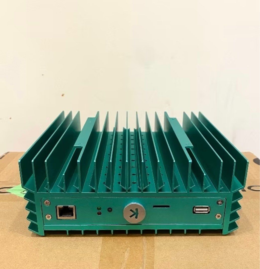 由 kuxiang8844 (刊登 ID 1378122860，圖片 1) 提交，位於 高雄市 (Kaohsiung) 的 台灣現貨冰河 iceriver ks0 pro 專業ASIC礦機 超頻 KASPA 挖礦 (類別：電腦周邊產品)，說明：Hashrate: 200 Gh/s 功率：100w 包含 180w 電源 *注意：是二手礦機，可是外表還是非常新很好的 Kaspa solo 挖礦入門款 *面交：2500元。