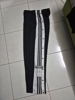 (Category: ) located in . Submitted by ariffdanialcloset (Listing ID 1378094213, Image 1). Description: .