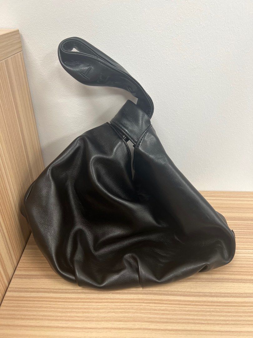 Agnes B Bag (Category: Bags & Wallets) located in Singapore. Submitted by sg_summer (Listing ID 1378126195, Image 2). Description: No price negotiation and item only for sale Picked up the two location and postage add $20 .