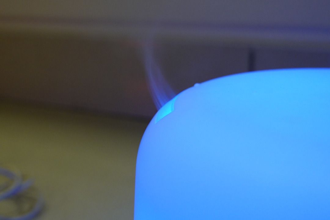 Aroma Diffuser (Category: Home Fragrance) located in Subang Jaya. Submitted by symworks (Listing ID 1378042867, Image 3). Description: Aroma Diffuser OEM brand Like new 500ml max tank capacity Various color LED ambient light, auto transition or fixed Timer for 60min, 120mins, 180mins, or always-on. Auto off when tank is empty. Includes AC power adapter and measuring cup. Delivery weight: ~1kg One the scale is: 650g Item weight: 650g Delivery weig