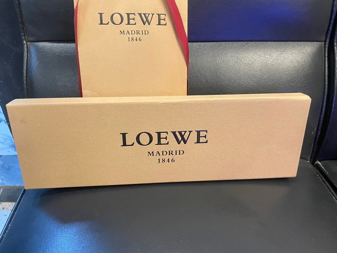 Authentic loewe box ang paper bag (Category: Luxury Bags & Wallets) located in Cavite. Submitted by ohmie23 (Listing ID 1377946570, Image 3). Description: Authentic loewe box ang paper bag.