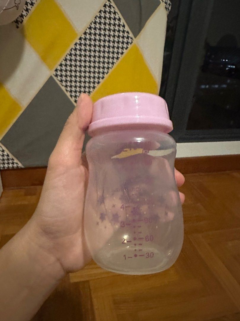 Autumnz bottle (Category: Breastfeeding & Bottle Feeding) located in Singapore. Submitted by madeely (Listing ID 1377974359, Image 1). Description: Have about 5-6.