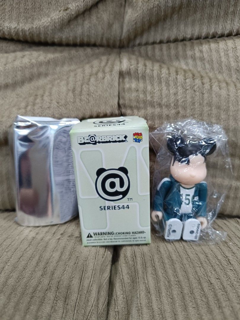 Bearbrick Squid Games Player 456 ( Secret ) (Category: Designer & Blind Box Toys) located in Manila. Submitted by calvin3teri (Listing ID 1377994173, Image 1). Description: 1000 Grab/Lalamove only ( buyer will book and shoulder fee ) MOP: Gcash.
