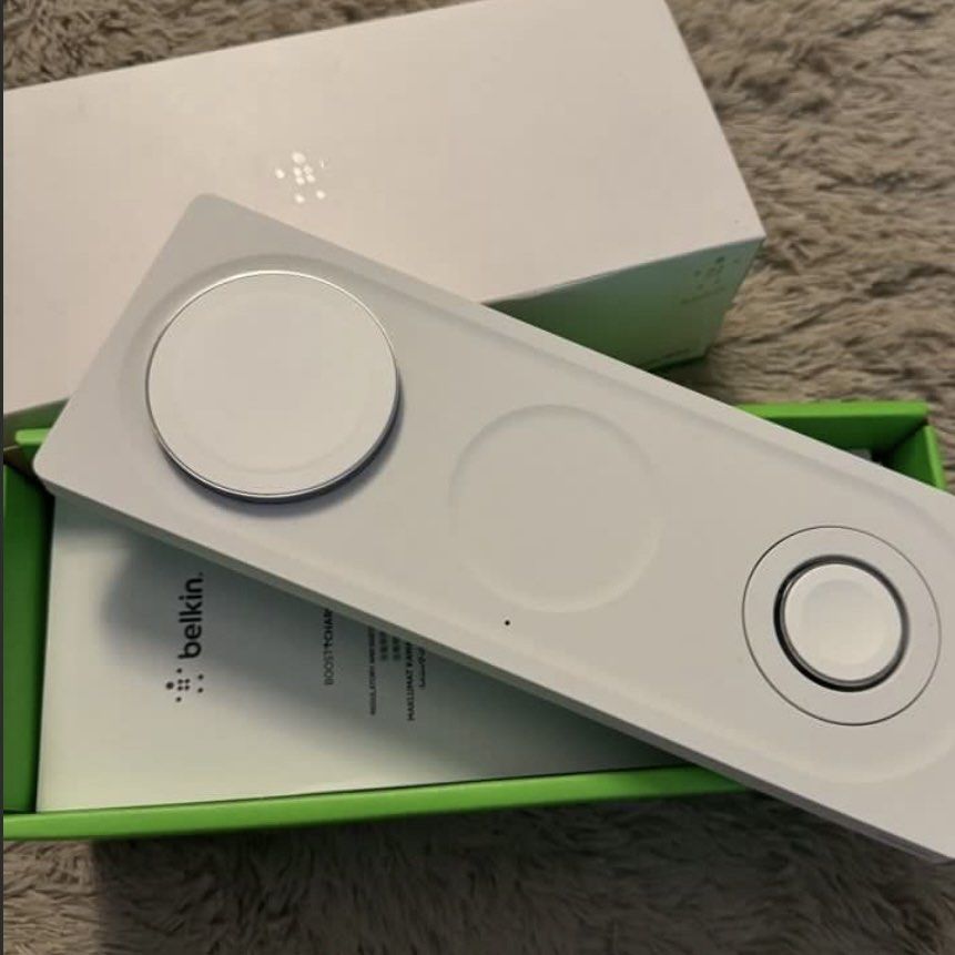 Belkin 3 in 1 wireless charging pad (Category: Chargers) located in Cavite. Submitted by Poppita (Listing ID 1378070916, Image 3). Description: Opened but never been used Bought in Sg for 219sgd (9k pesos).