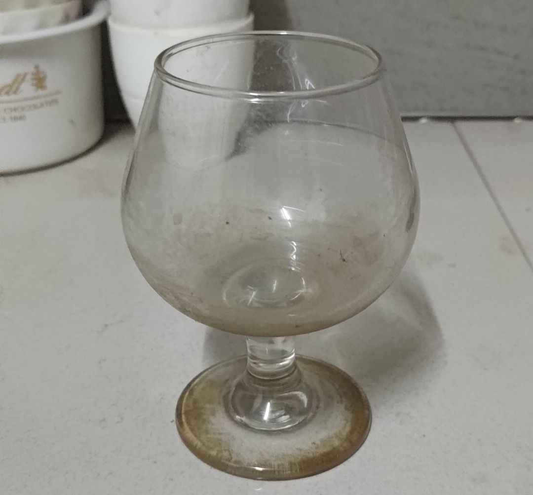 由 mori88801308352 (刊登 ID 1378070046，圖片 1) 提交，位於 嘉義縣 (Chiayi County) 的 BLUE NUN 鈷藍色高腳杯+白蘭地杯+風車印花杯 編碼009313 (類別：餐具和餐具)，說明：BLUE NUN 鈷藍色高腳杯+白蘭地杯+風車印花杯 【產品規格】 BLUE NUN 鈷藍色高腳杯*1 直徑：6.5公分, 高度：17.5公分. 白蘭地杯*1 直徑：6公分, 高度：11.5公分. 風車印花杯*1 直徑：6.5公分, 高度：15公分. 尺寸為人工測量可能會有些許誤差值 早期物品久置有髒污，不清洗， 原貌出貨，無外盒，有歲月的痕跡 物品皆為實體所拍攝,因拍攝光線與電腦顯示器會有所不同,可能顏色和實體會有些微差異 可以多帶些其他的省運費但要符合超商與郵局的規定 請最好面交貨或盡量用郵局寄送!!因超商取貨易碎品是不賠償的唷!!請好好考慮清楚，若真要店到店，本賣家雖會仔細包好，但不負責，如無法接受請勿下單，以免造成大家不愉快!謝謝!感恩!! 。