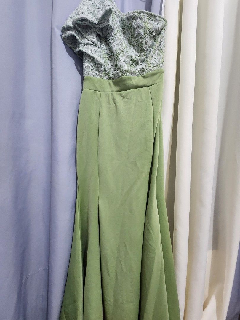 Bridesmaid Gown (Category: Evening dresses & gowns) located in Caloocan City. Submitted by manuzca (Listing ID 1378137638, Image 2). Description: From SweetFashion Fabric: Neoprene with lace, stretchable Color: Sage Green Size: XL (Bustline 36 inches, Waistline - 31 inches, Length - 56 1/2 inches) RFS: Pa-sobra lang po during our wedding Condition: NEW/NOT USED.