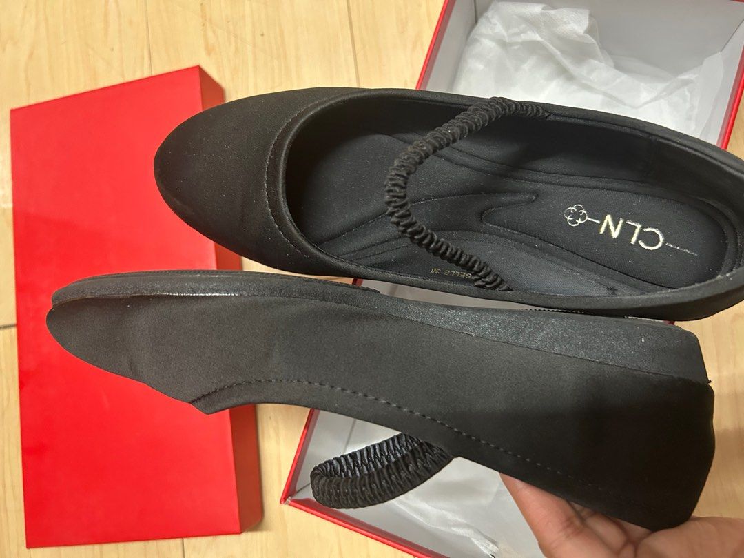 CLN Mary Janes shoes (Category: Flats & Sandals) located in Pasig City. Submitted by apolstore (Listing ID 1378050383, Image 2). Description: Once used sa isang event lng po Bagong bago nabili lng nitong June 2025 Size 38 pero size 7 po sya.
