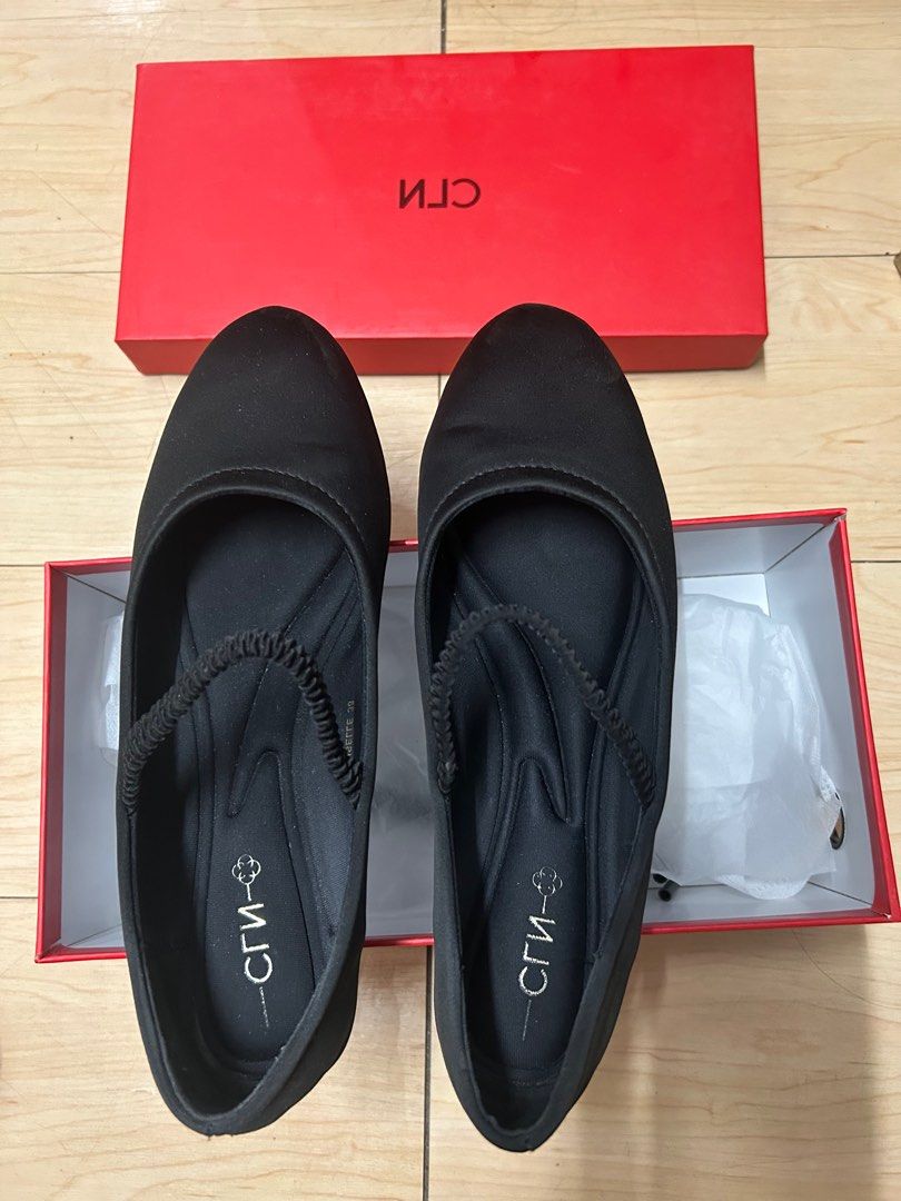CLN Mary Janes shoes (Category: Flats & Sandals) located in Pasig City. Submitted by apolstore (Listing ID 1378050383, Image 1). Description: Once used sa isang event lng po Bagong bago nabili lng nitong June 2025 Size 38 pero size 7 po sya.