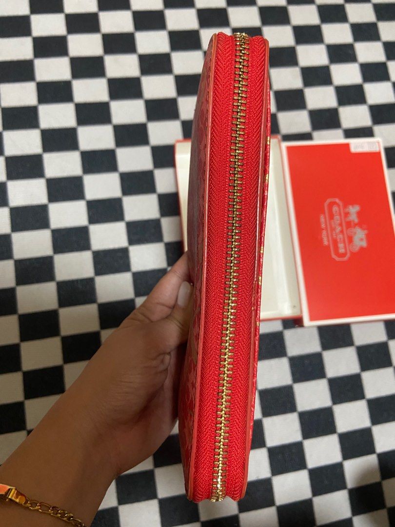 Coach long wallet red hearts (Category: Luxury Bags & Wallets) located in Taguig. Submitted by syyyt16 (Listing ID 1378086505, Image 3). Description: No rubs or peeling .