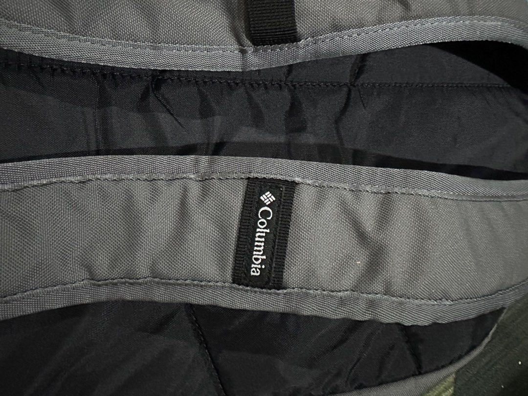 Columbia Backpack (Category: Backpacks) located in Papar. Submitted by main_mart (Listing ID 1378123743, Image 3). Description: Barang cantik mcm baru panjang 18 inci dan lebar 14 inci DFOD dari Sabah.