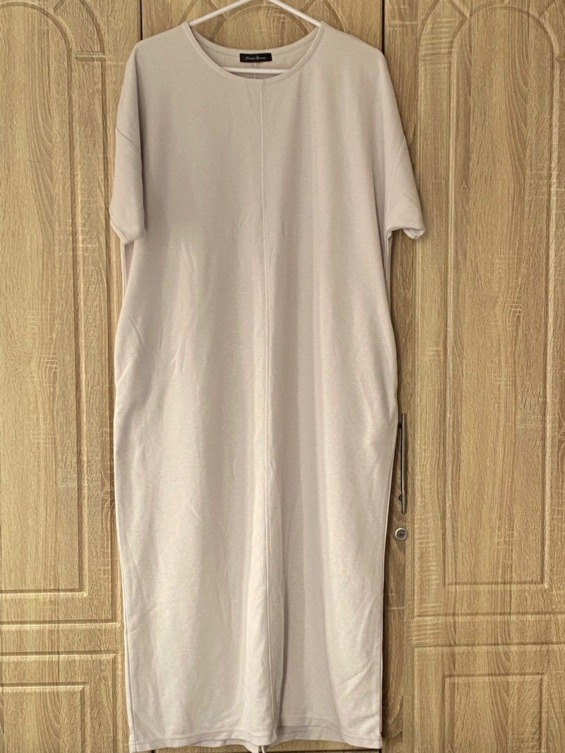 Comfy Nude Tone Lounge Dress (Category: Dresses) located in Antipolo. Submitted by periwinkle888 (Listing ID 1377994339, Image 2). Description: Comfy Lounge Maxi Dress With 2 side pockets, slit at the back Made in Japan Perfect for casual attire Cotton Jersey cloth Sf by buyer .
