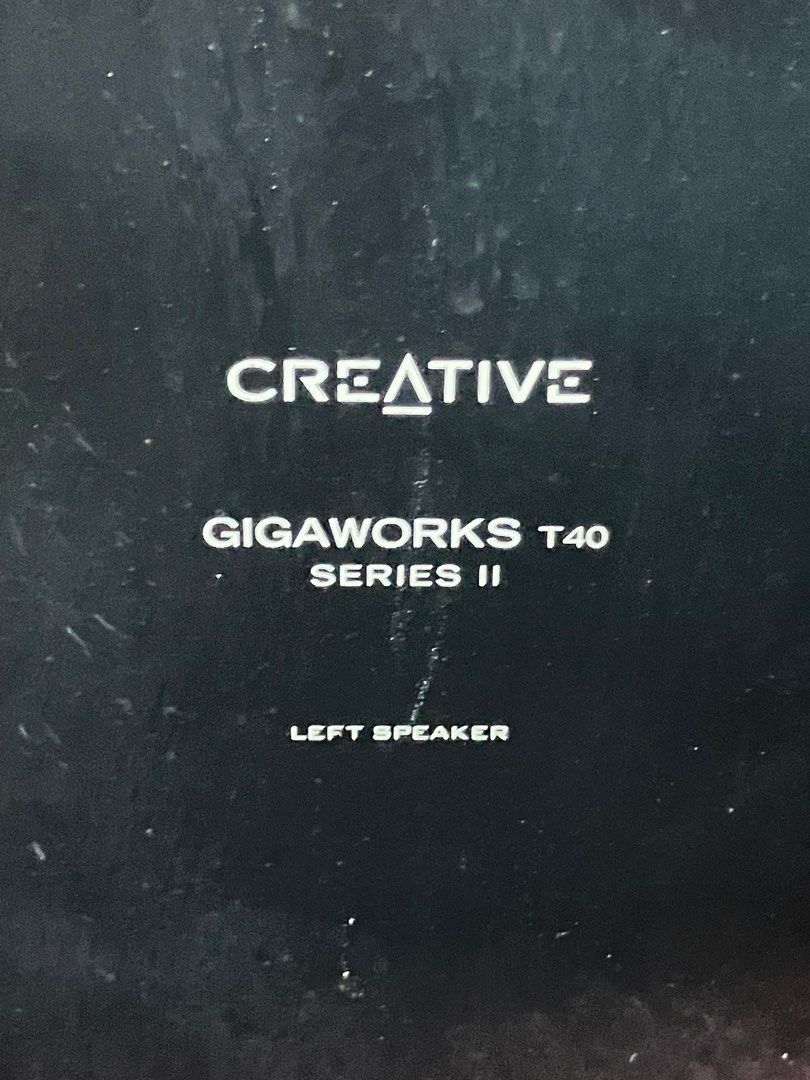 Creative desktop speaker system (Category: Soundbars, Speakers & Amplifiers) located in Singapore. Submitted by jiajun1315 (Listing ID 1378036076, Image 3). Description: very powerful Sound all in good working condition power adaptor and 3.5mm audio jack is included .