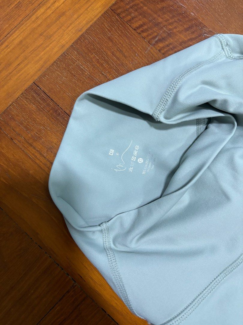 csb IM scrunched shorts (Category: Activewear) located in Singapore. Submitted by vettesells (Listing ID 1378081720, Image 3). Description: 4” if i rmb correctly, has scrunch at the back, unfortunately tight for me hence letting it go .