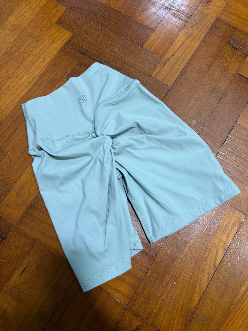 csb IM scrunched shorts (Category: Activewear) located in Singapore. Submitted by vettesells (Listing ID 1378081720, Image 2). Description: 4” if i rmb correctly, has scrunch at the back, unfortunately tight for me hence letting it go .