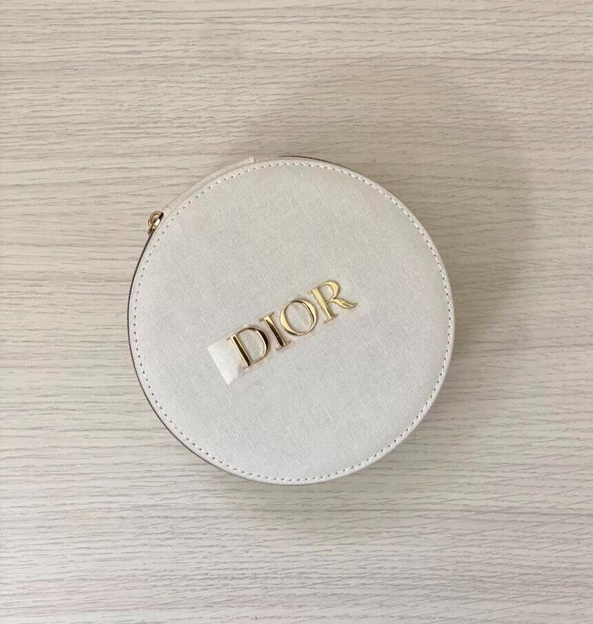 Dior Beauty Makeup Bag (Category: Luxury Bags & Wallets) located in Manila. Submitted by glossywife (Listing ID 1378123886, Image 1). Description: Authentic Complimentary gift from Dior Mop: Gcash Mod: ggx or lalamove.