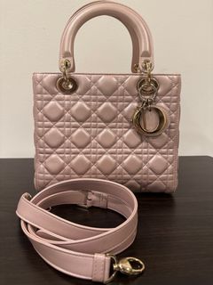 (Category: ) located in . Submitted by shoeandbaglover (Listing ID 1378098843, Image 1). Description: .