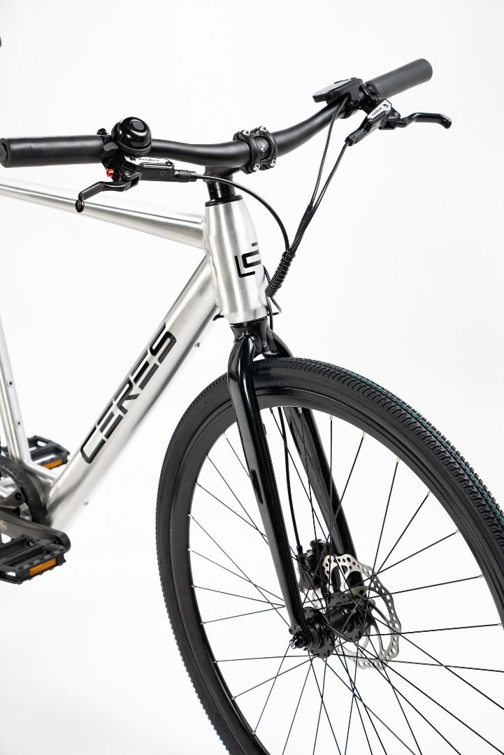 由 liyangglobal (刊登 ID 1377997106，圖片 3) 提交，位於 新北市 (New Taipei) 的 鋁合金休閒單速Fixie 運動自行車休閒助力腳踏車 (類別：單車)，說明：全新休閒運動助力車，前後油壓碟煞，搭配皮帶傳動防銹防雨系統。 全鋁合金車架及前叉。 前後輪 700C x 40mm胎寬。還有很多好處。 出去騎車運動兼看風景，可以騎得輕鬆距離遠，上山騎車也不怕騎不動。 採用歐盟EN安規標準，無油門自動騎乘感應驅動，夠方便舒服及安全。。