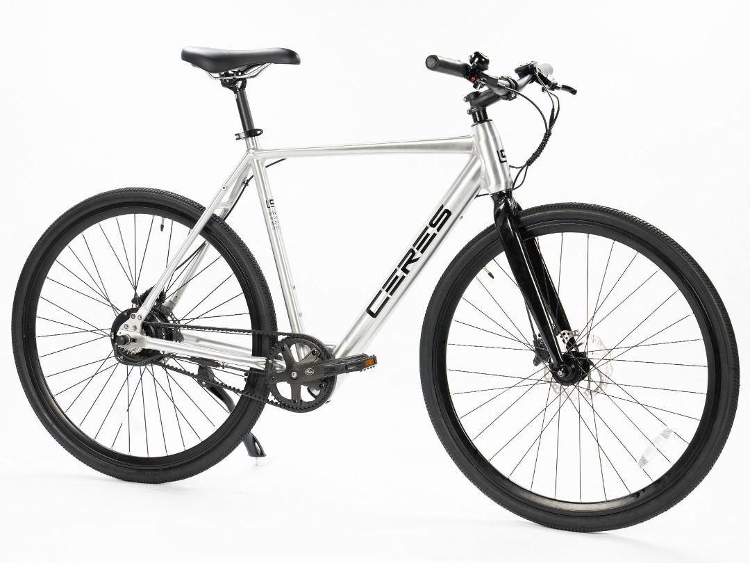 由 liyangglobal (刊登 ID 1377997106，圖片 2) 提交，位於 新北市 (New Taipei) 的 鋁合金休閒單速Fixie 運動自行車休閒助力腳踏車 (類別：單車)，說明：全新休閒運動助力車，前後油壓碟煞，搭配皮帶傳動防銹防雨系統。 全鋁合金車架及前叉。 前後輪 700C x 40mm胎寬。還有很多好處。 出去騎車運動兼看風景，可以騎得輕鬆距離遠，上山騎車也不怕騎不動。 採用歐盟EN安規標準，無油門自動騎乘感應驅動，夠方便舒服及安全。。