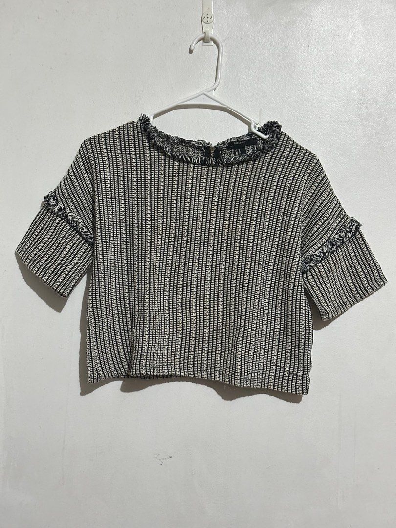 forever 21 | frayed tweed blouse top (Category: Blouses) located in Pasig City. Submitted by sg.bns (Listing ID 1378028402, Image 1). Description: forever 21 | frayed tweed blouse top ⤷ size: M ⤷ ₱200 + shipping fee ⤷ loc: pasig city, metro manila.