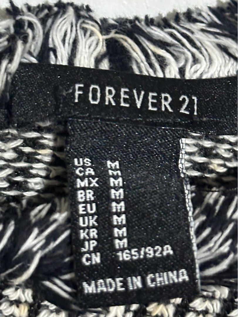 forever 21 | frayed tweed blouse top (Category: Blouses) located in Pasig City. Submitted by sg.bns (Listing ID 1378028402, Image 3). Description: forever 21 | frayed tweed blouse top ⤷ size: M ⤷ ₱200 + shipping fee ⤷ loc: pasig city, metro manila.