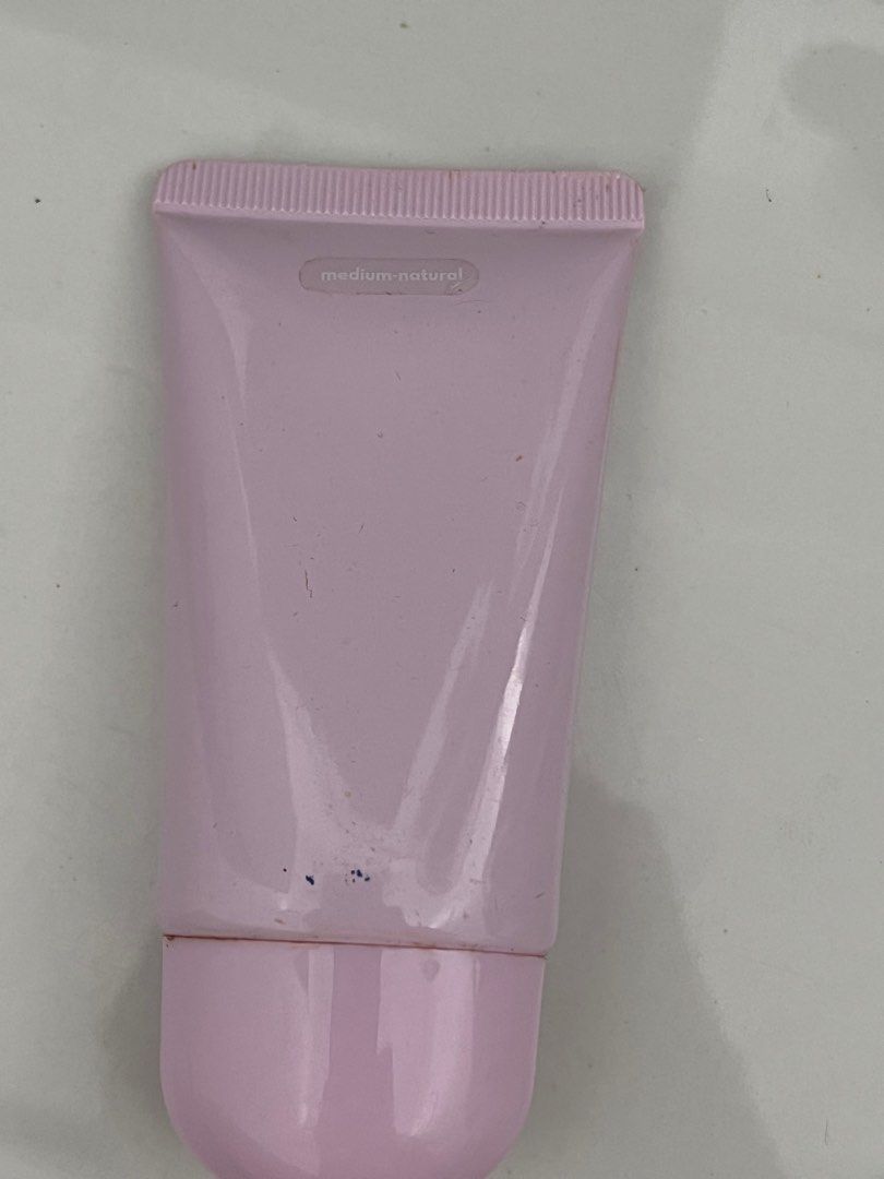 Happy Skin Blurring Skin Tint (Category: Makeup) located in Quezon City. Submitted by ch0wy (Listing ID 1378032883, Image 2). Description: Well used 65-70% pa po Got this 500+ sa SM mismo Shade: Medium natural Happy skin, grwm, skin tint, tinted sunscreen, belo, blk, vice cosmetics, sunnies face, apple, miu the label, h&m, zara, shein, cotton on, cetaphil, Apple, iPhone, on cloud, nike, puma, shein, Zara, Zalora, Uniqlo, penshoppe, bench, H&M, ph