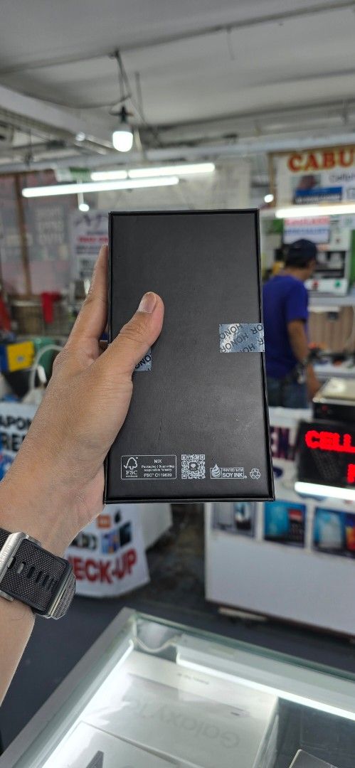 Honor Magic 7 Pro 12gb 512gb Global Variant (Category: Android Others) located in Quezon City. Submitted by samanthaga21954 (Listing ID 1378032041, Image 3). Description: Honor Magic 7 Pro 12gb 512gb Global Variant Brandnew Sealed with Warranty Onhand Stock.