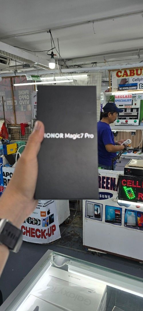 Honor Magic 7 Pro 12gb 512gb Global Variant (Category: Android Others) located in Quezon City. Submitted by samanthaga21954 (Listing ID 1378032041, Image 2). Description: Honor Magic 7 Pro 12gb 512gb Global Variant Brandnew Sealed with Warranty Onhand Stock.