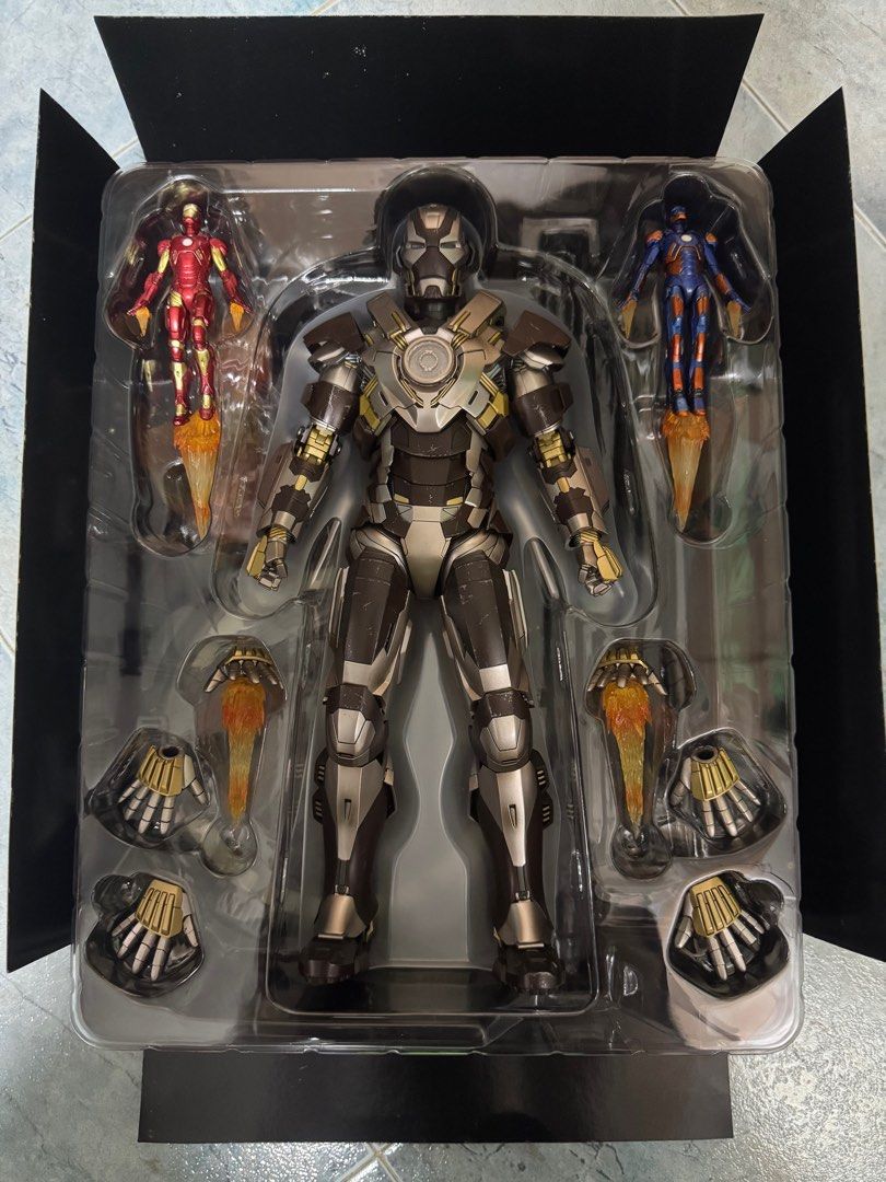 Hot Toys MMS303 Iron Man Mark XXIV (24) Tank Exclusive, Hobbies