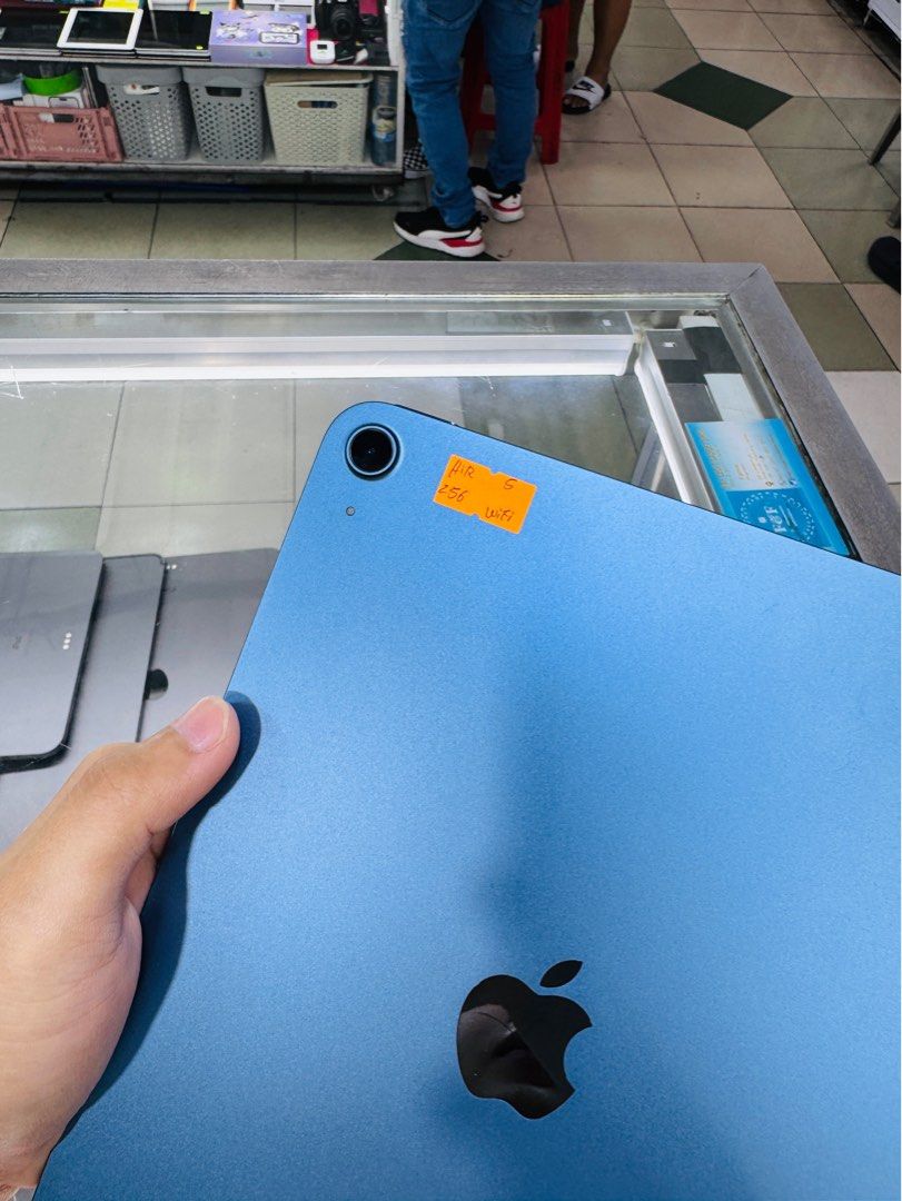 IPAD AIR 5 256GB WIFI COMPLETE (Category: iPad) located in San Juan City. Submitted by Khalidmgdla08 (Listing ID 1378112735, Image 2). Description: FOR SALE | TRADE/SWAP Price: 25,000 On hand: IPAD AIR 5✔️ 256GB ✔️ WIFI ✔️ 100% Original ✔️ 99% Makinis ✔️ 99% Smooth ✔️ NOT REFURB ✔️ NO HIDDEN ISSUES ✔️ NEVER BEEN REPAIRED ✔️ TEST TO SAWA✔️ FREE 3-UTOOLS ✔️ ANY MODEL OF IPHONE AND SAMSUNG ARE AVAILABLE! ✨ We accept: 🔹Cash 🔹Gcash 🔹Bank Transfer �