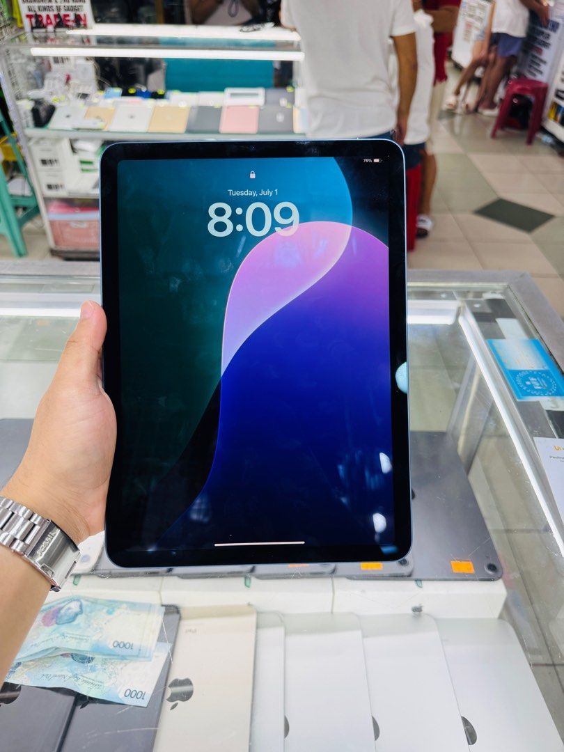 IPAD AIR 5 256GB WIFI COMPLETE (Category: iPad) located in San Juan City. Submitted by Khalidmgdla08 (Listing ID 1378112735, Image 3). Description: FOR SALE | TRADE/SWAP Price: 25,000 On hand: IPAD AIR 5✔️ 256GB ✔️ WIFI ✔️ 100% Original ✔️ 99% Makinis ✔️ 99% Smooth ✔️ NOT REFURB ✔️ NO HIDDEN ISSUES ✔️ NEVER BEEN REPAIRED ✔️ TEST TO SAWA✔️ FREE 3-UTOOLS ✔️ ANY MODEL OF IPHONE AND SAMSUNG ARE AVAILABLE! ✨ We accept: 🔹Cash 🔹Gcash 🔹Bank Transfer �