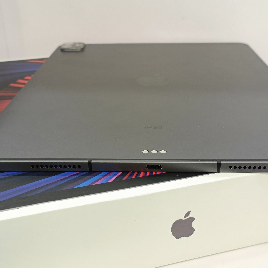 iPad Pro 5 12.9" WiFi + Cellular (2021) 128GB Space Grey (Category: iPad) located in Singapore. Submitted by mobilerelation.com.sg (Listing ID 1378013413, Image 3). Description: .