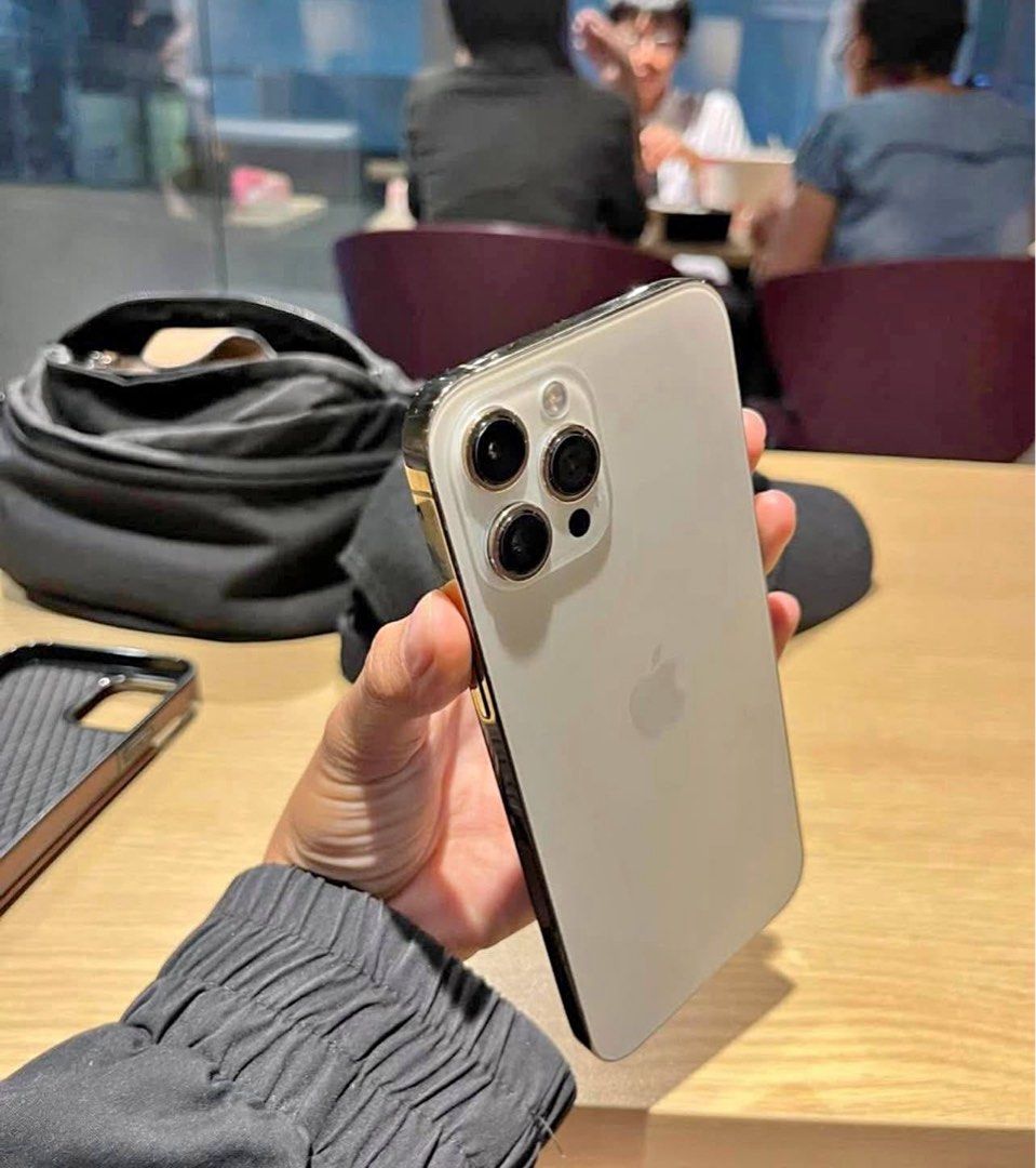 iPhone12ProMax ゴールド 256GB（Apple iPhone 12 Promax