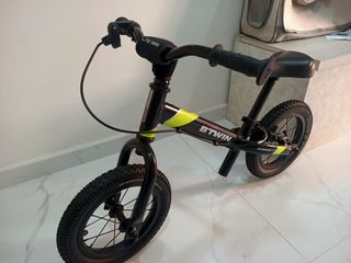 (Category: ) located in . Submitted by 844tampines (Listing ID 1378026428, Image 1). Description: .
