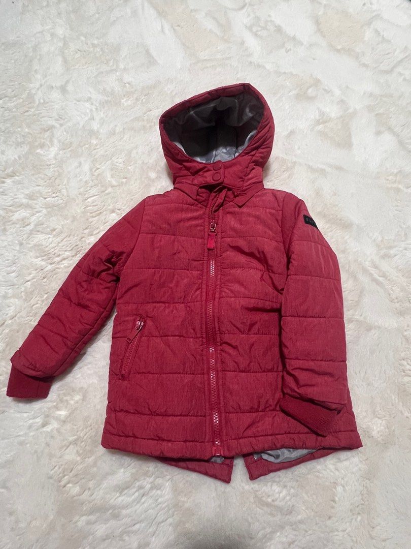 Kids' Red Puffer Jacket with Hood (Category: Babies & Kids Fashion) located in Singapore. Submitted by _iryuma_ (Listing ID 1378118247, Image 1). Description: .