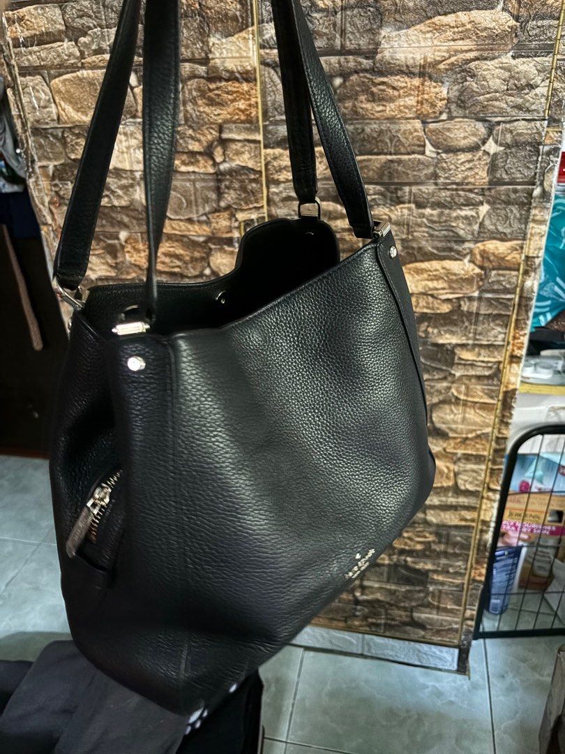 KS Leila Medium Triple Compartment Tote (Category: Luxury Bags & Wallets) located in Caloocan City. Submitted by maxsshopzter (Listing ID 1320108173, Image 3). Description: .