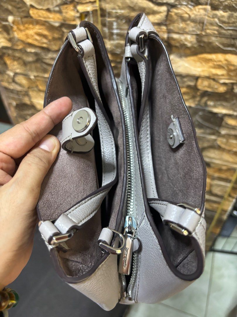 KS Talia Small Triple Compartment Satchel (Category: Luxury Bags & Wallets) located in Caloocan City. Submitted by maxsshopzter (Listing ID 1320108720, Image 2). Description: .