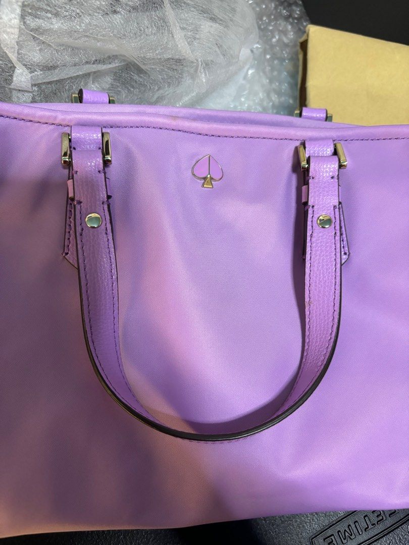 KS Taylor Small Crossbody Tote (Category: Luxury Bags & Wallets) located in Caloocan City. Submitted by maxsshopzter (Listing ID 1320107366, Image 2). Description: k@te $P@de Taylor Small Crossbody Tote .