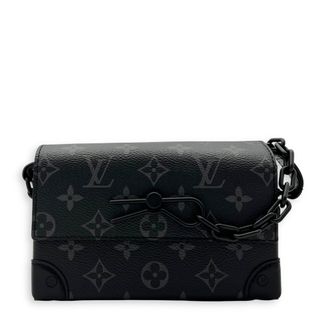 (Category: ) located in . Submitted by carousellluxury (Listing ID 1378023550, Image 1). Description: .