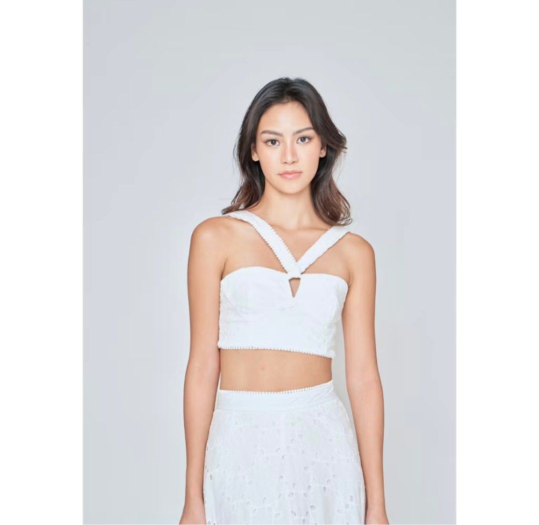 Love Ara brand cropped top (Category: Sleeveless) located in Quezon City. Submitted by chasy9 (Listing ID 1378137875, Image 3). Description: Brand new, never been used Love Ara brand Fits size XS frame.