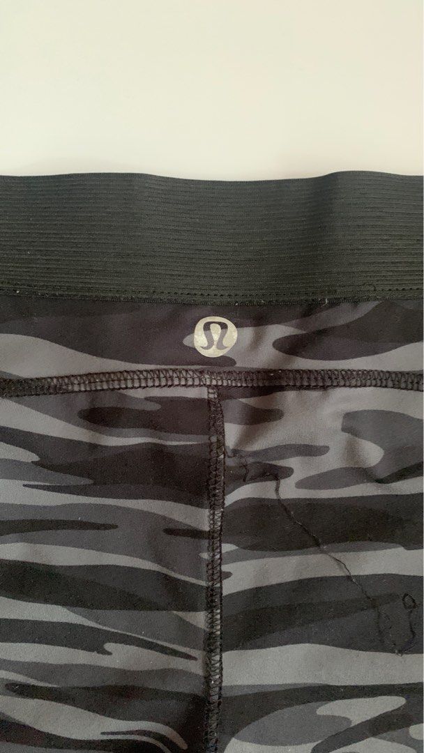 Lululemon cropped / capri camo leggings (Category: Activewear) located in Bulacan. Submitted by 017vic (Listing ID 1378026497, Image 2). Description: has a minor flaw (easily repairable, see 5th slide) | FREE SF (J&T).