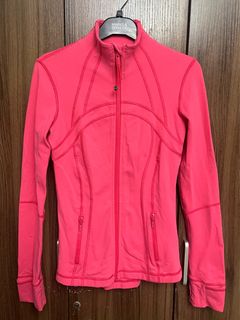 (Category: ) located in . Submitted by sunday.closet (Listing ID 1378100981, Image 1). Description: .