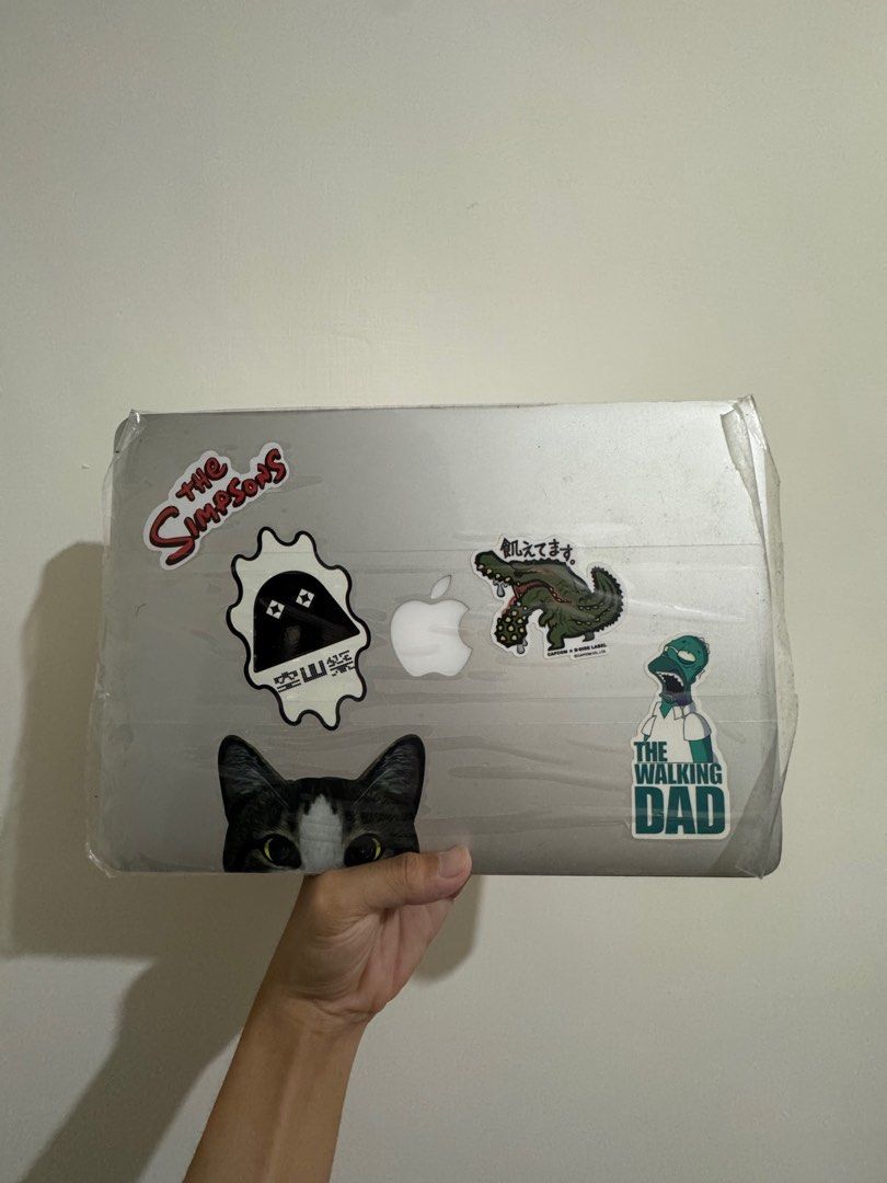 由 jason2257 (刊登 ID 1378028298，圖片 2) 提交，位於 高雄市 (Kaohsiung) 的 MacBook Pro 2014 年中 (類別：桌上電腦或筆記型電腦)，說明：工作需求升級電腦所以出售，電腦平日都拿來修照片和上網，盒子跟充電器都在，但是充電器因為頻繁使用所以非常舊，建議自行購買新的，今年在高雄蘋果保衛戰進行更新和保養 「電池4000」和「鍵盤組3500」是全新的！不議價 東西在高雄可以面交檢查。
