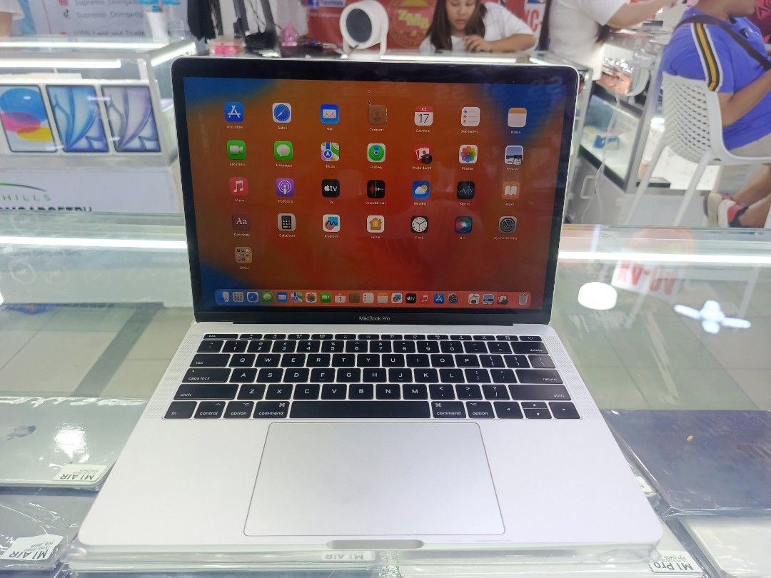 MacBook pro 2017 (Category: Laptops & Notebooks) located in Manila. Submitted by norodinamr15076 (Listing ID 1378036751, Image 3). Description: MacBook pro 2017 processor 2.3 GHz Dual Core Intel core i5 Memory 8 GB ram Graphics Intel iris plus graphics storage 128 SSD no issues smooth working open for cod cash on delivery unit inclusion original charger with pouch and Free Ms office with license na po Yan... sa mga sure buyers contact me for more