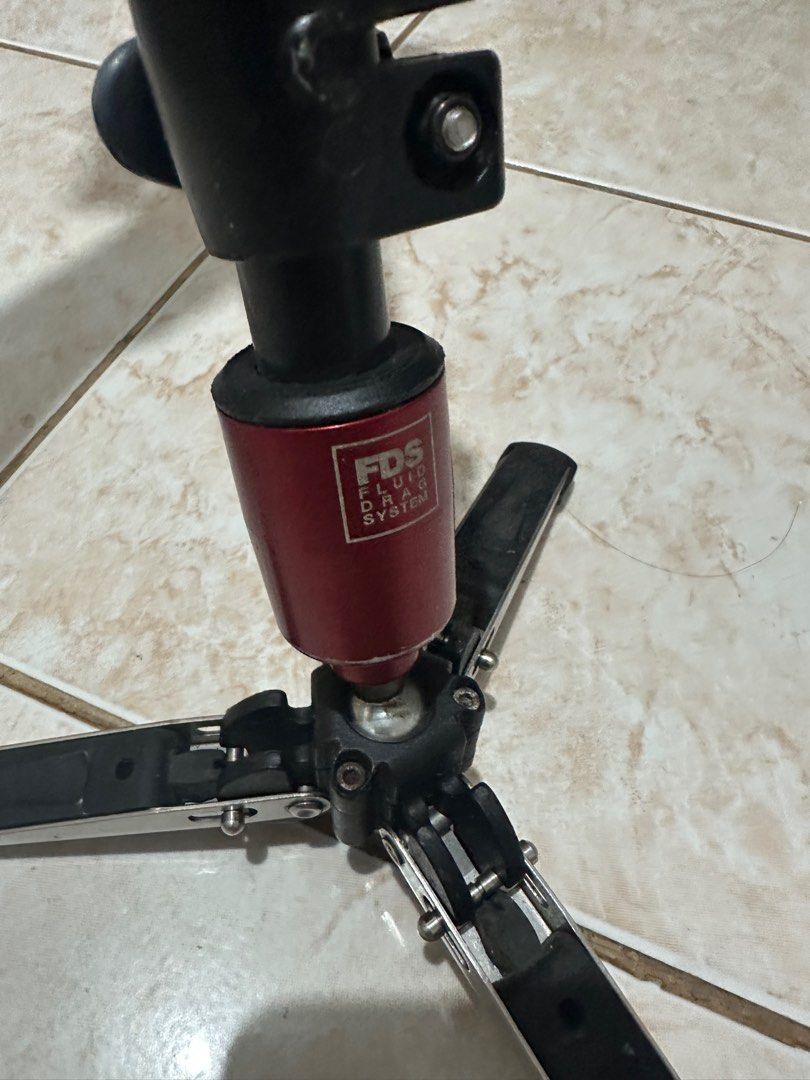Manftotto Fluid Head Monopod (Category: Tripods & Monopods) located in Pasig City. Submitted by aji.aji (Listing ID 1378010119, Image 3). Description: Used but well taken care of. Has a few scratches and signs of use but perfectly working and works as well as it did since day 1. Pick up in Manggahan, Pasig.