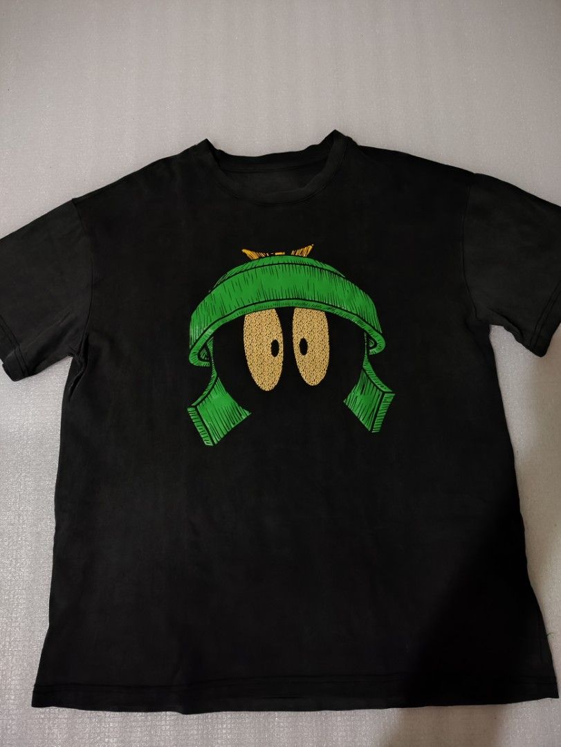 MARVIN THE MARTIAN (Category: Tshirts & Polo Shirts ) located in Makati City. Submitted by nthy06 (Listing ID 1378099530, Image 1). Description: MARVIN THE MARTIAN TEE (20X25) 8.5/10 COLOR RATE ( VINTAGE FADE) GOOD CONDITION NO TAGS.