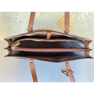 (Category: ) located in . Submitted by vintagedflair.shop (Listing ID 1378038539, Image 1). Description: .