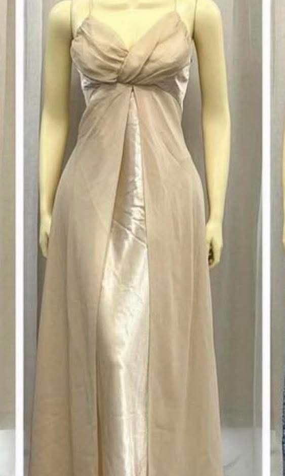 Midi/ Long Dress (Category: Dresses) located in Las Pinas. Submitted by dnse_ (Listing ID 1377961266, Image 2). Description: Wear once in a wedding (as a guest) Will fit xs-s Height reference (midi fit): 4’11” Bought in IG.