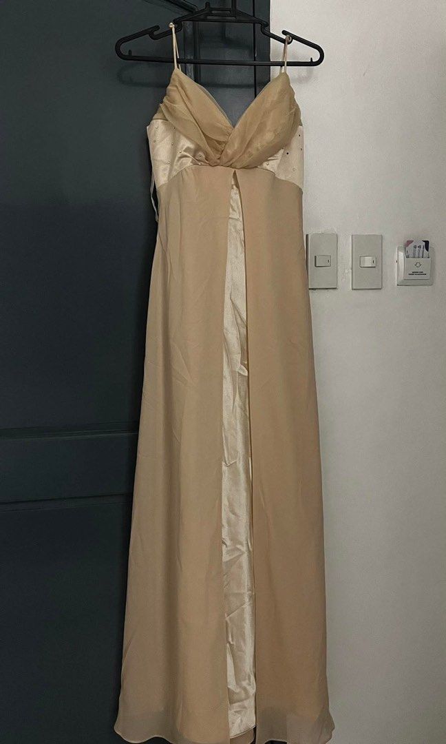 Midi/ Long Dress (Category: Dresses) located in Las Pinas. Submitted by dnse_ (Listing ID 1377961266, Image 1). Description: Wear once in a wedding (as a guest) Will fit xs-s Height reference (midi fit): 4’11” Bought in IG.
