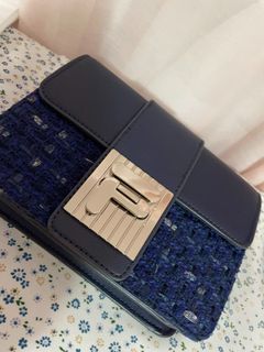 (Category: ) located in . Submitted by beautifulbargain (Listing ID 1378116926, Image 1). Description: .